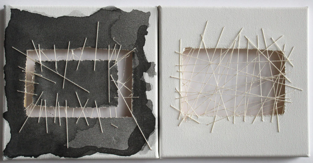 betvictro伟德体育两幅相似的画布(一幅浅，一幅暗)，上面有方洞，用线连接缝隙