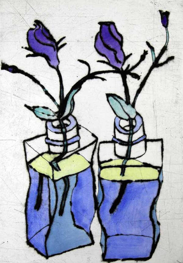 betvictro伟德体育紫色的花插在玻璃花瓶里